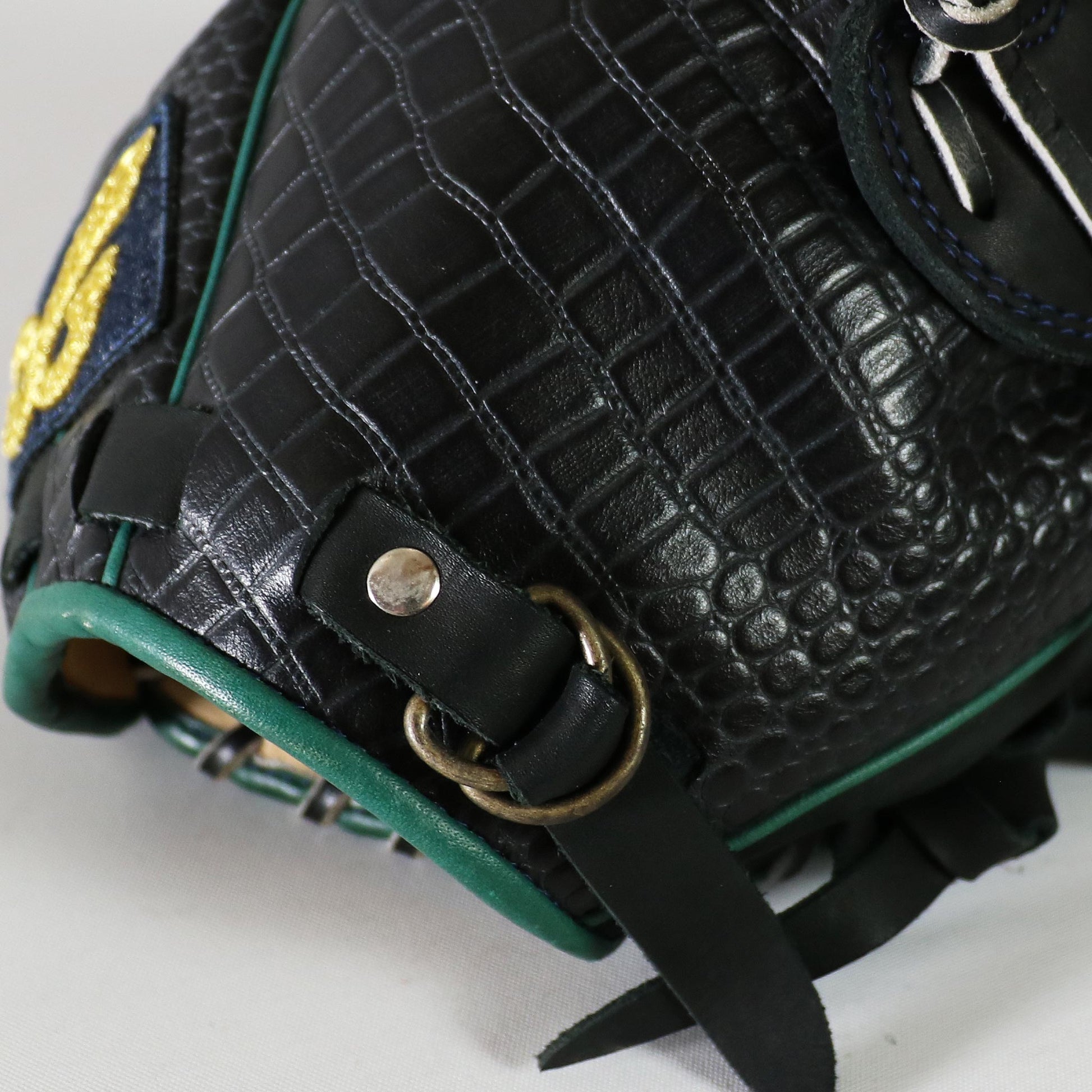 Black 103 Model | US Steer| Pitcher’s Glove