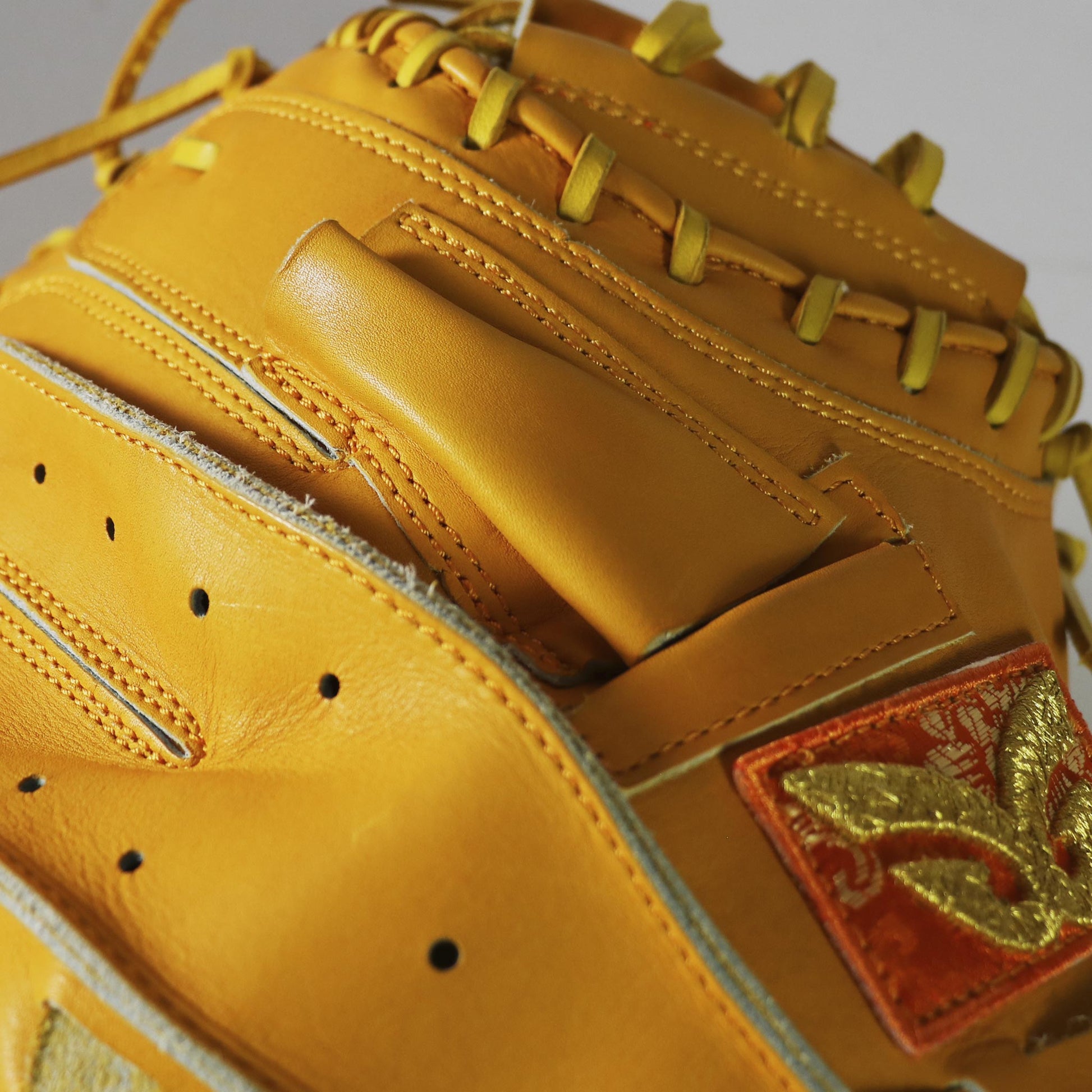 221 Model | Juteru Steer | Catcher’s Mitt