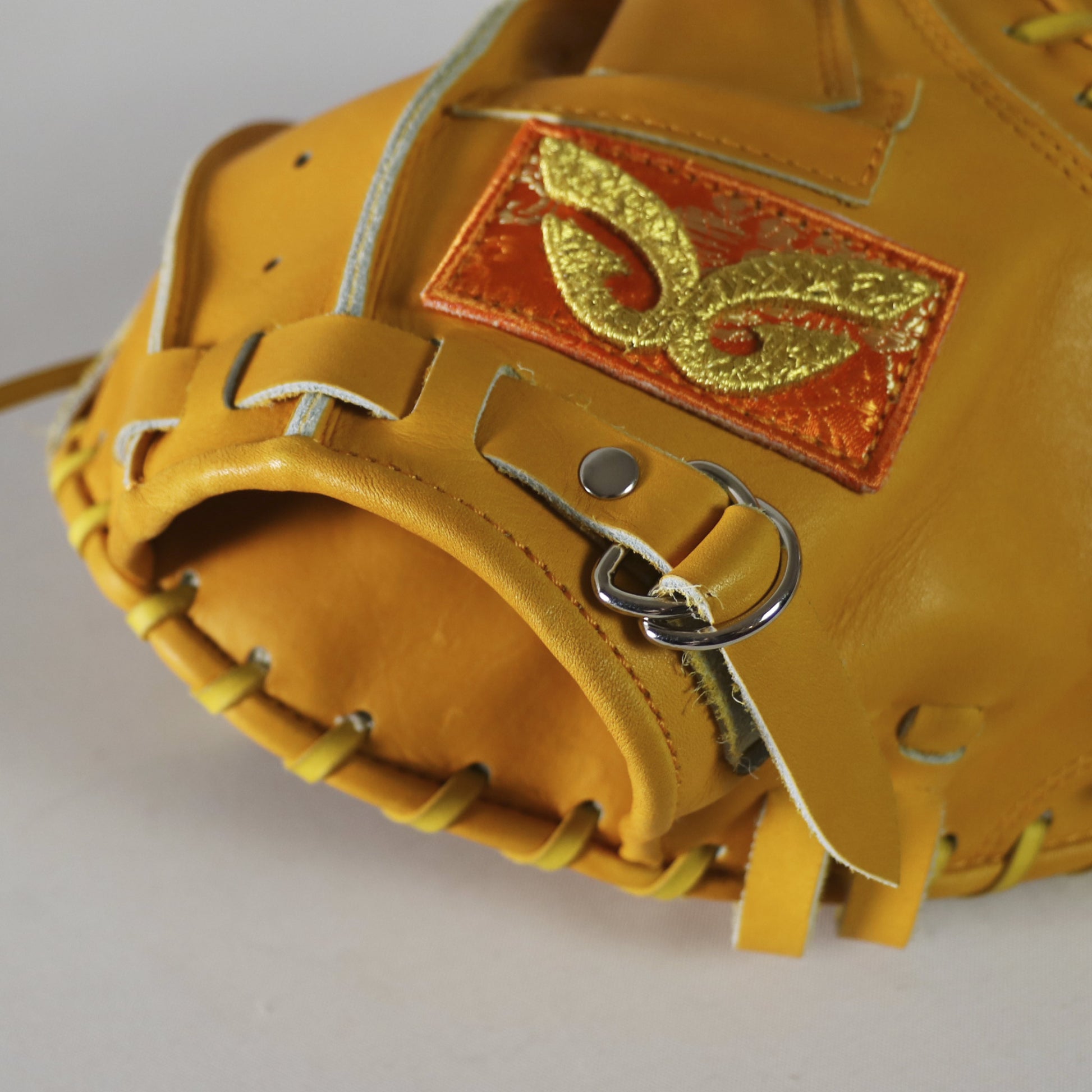 221 Model | Juteru Steer | Catcher’s Mitt